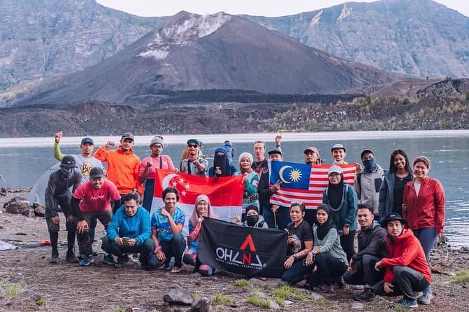 HIKING MOUNT RINJANI-INDONESIA