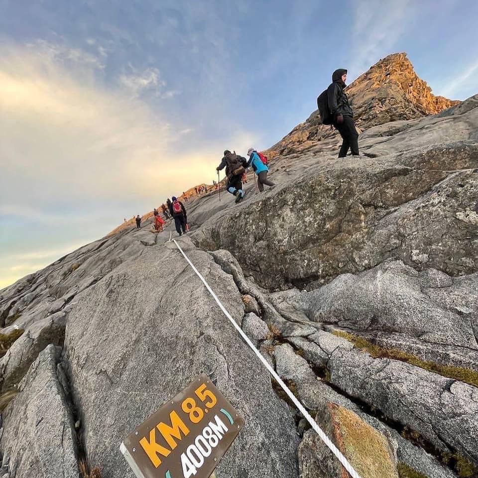 CLIMBING KINABALU 2024 (SSL-KINABALU PARK)-(PREMIUM PACKAGE)