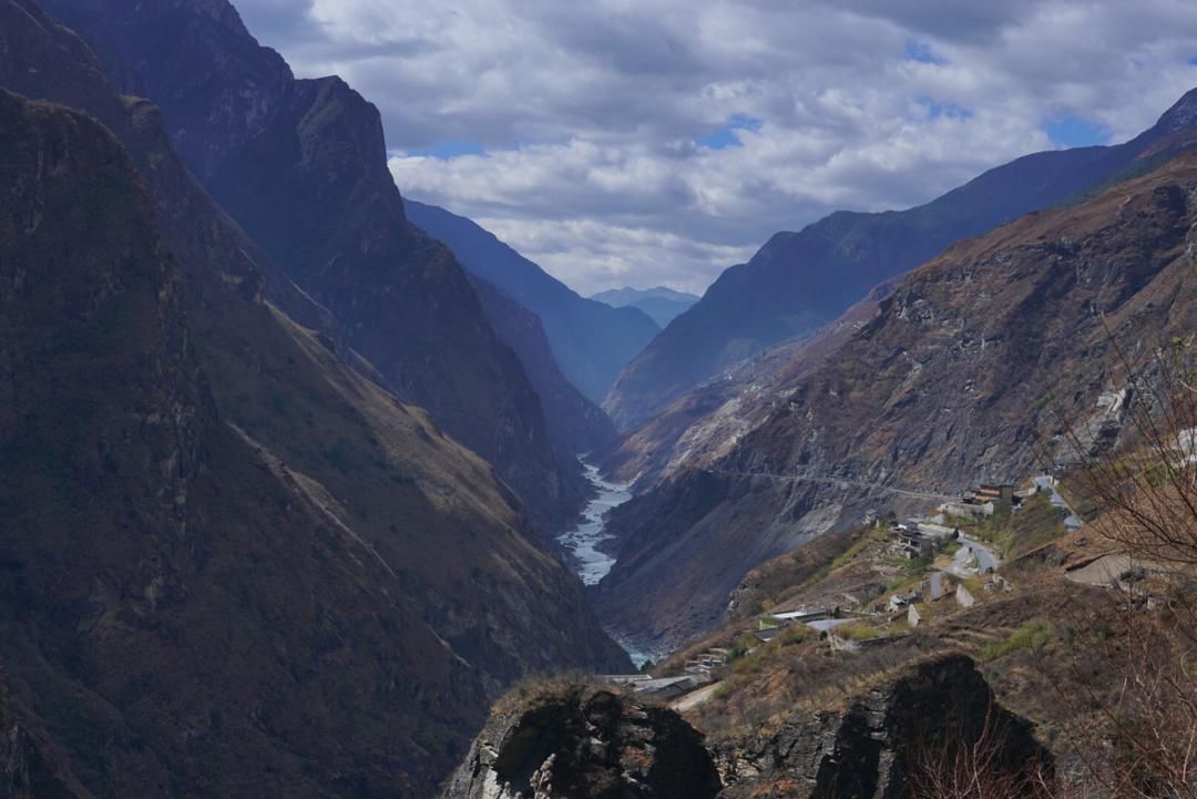 TIGER LEAPING GORGE & JADE DRAGON SNOW MOUNTAIN, YUNNAN, CHINA